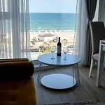 Magic In Infinity Pool & Parking Mamaia