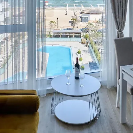 Magic In Infinity Pool & Parking * Mamaia