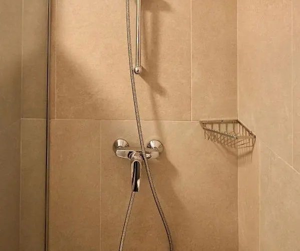 Magic In Infinity Pool & Parking