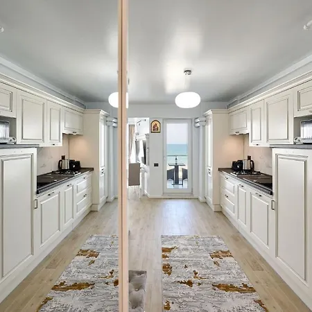 Magic In Infinity Pool & Parking