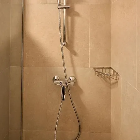 Magic In Infinity Pool & Parking