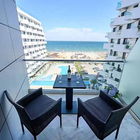 Magic In Infinity Pool & Parking *